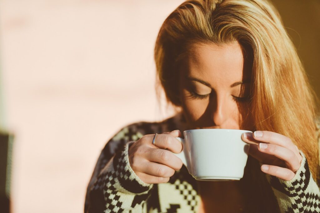 woman, drinking, coffee-601568.jpg